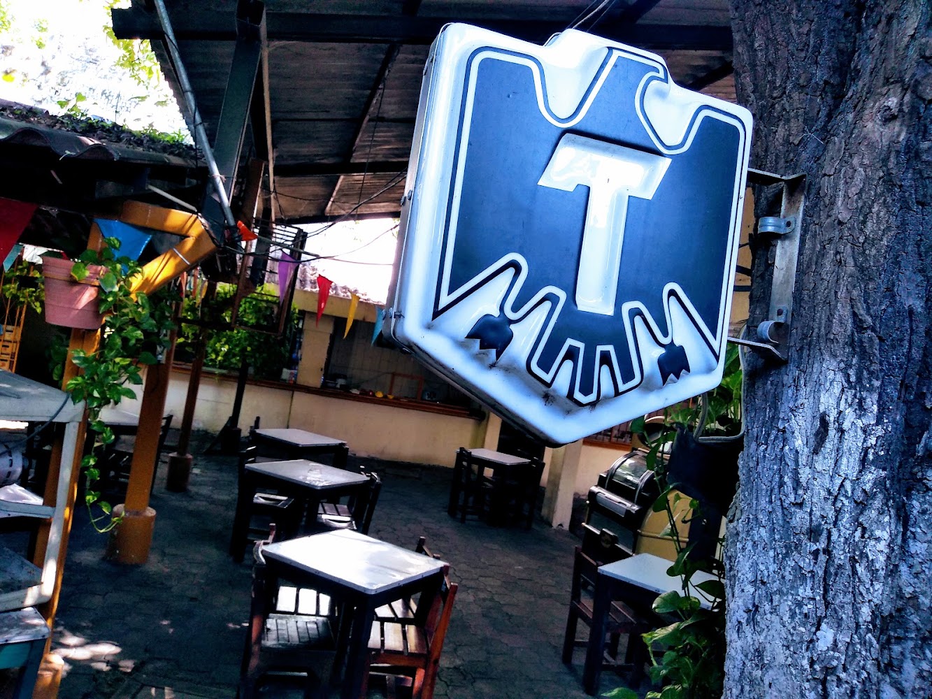 Bar "Puertas Negras"