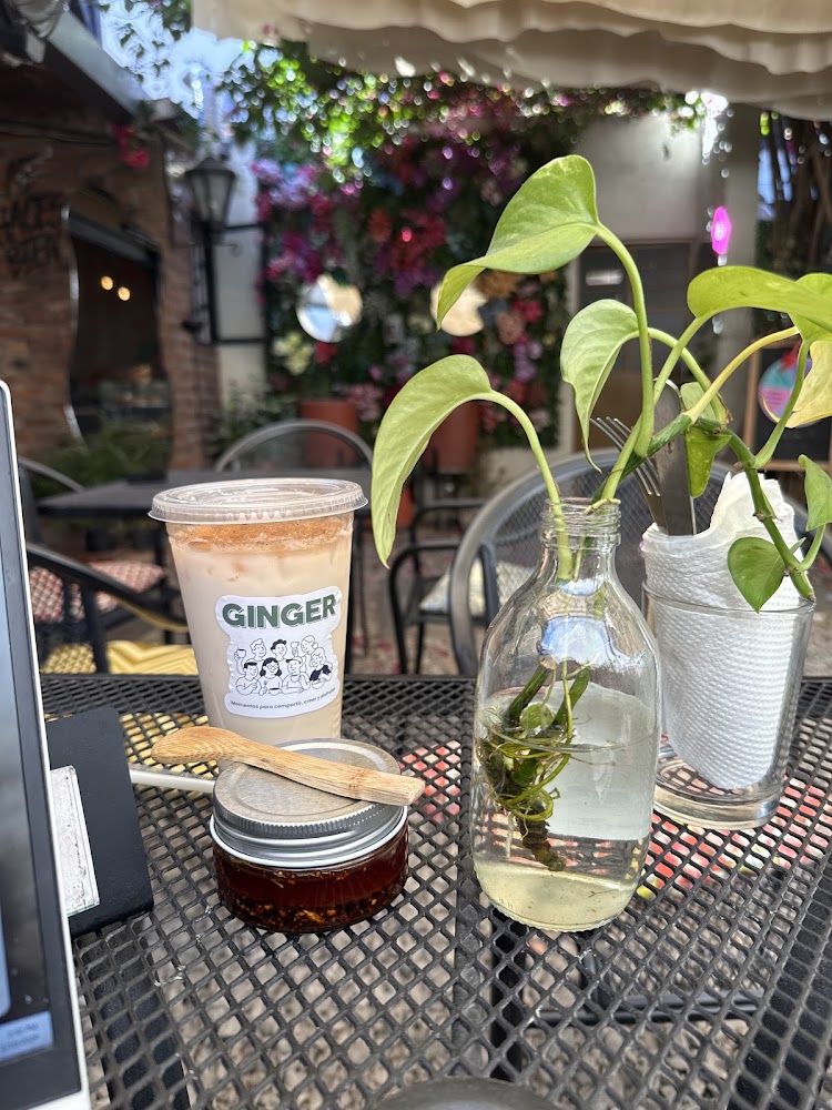 Ginger Root Café · Restaurante