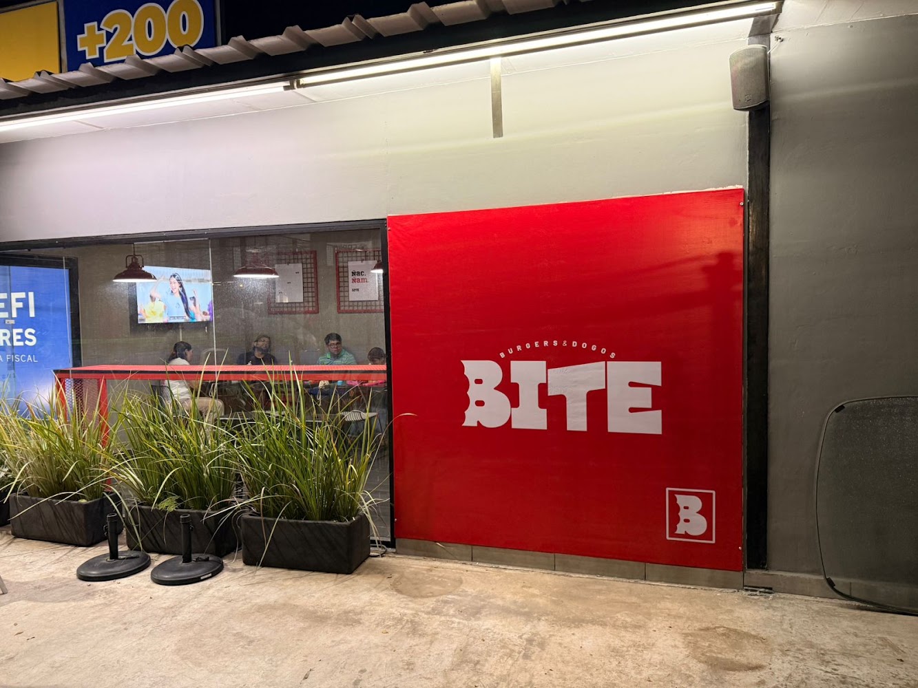 Bite Burgers & Dogos