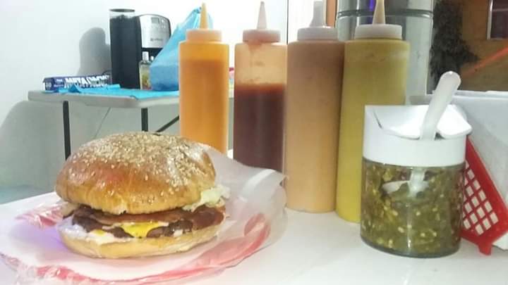 Hot Dogs , El Cora