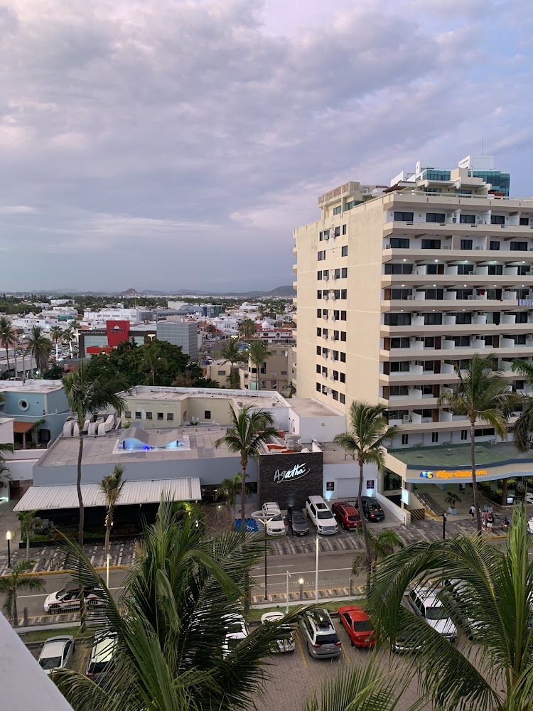 Tony's Terraza Bar&Grill