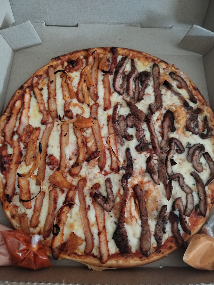 Delicious pizza Patria