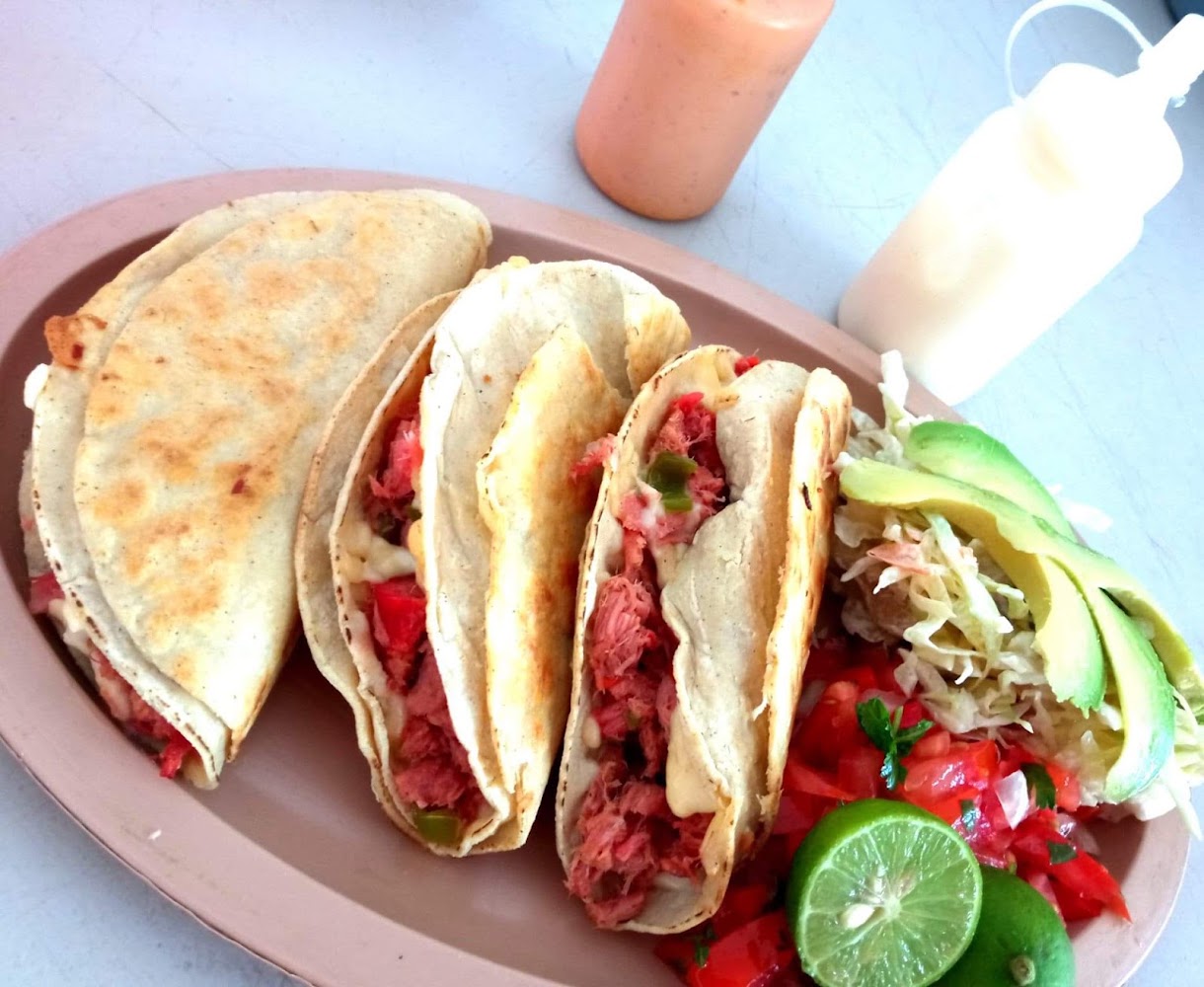 tacos capeados y mariscos los villalobos