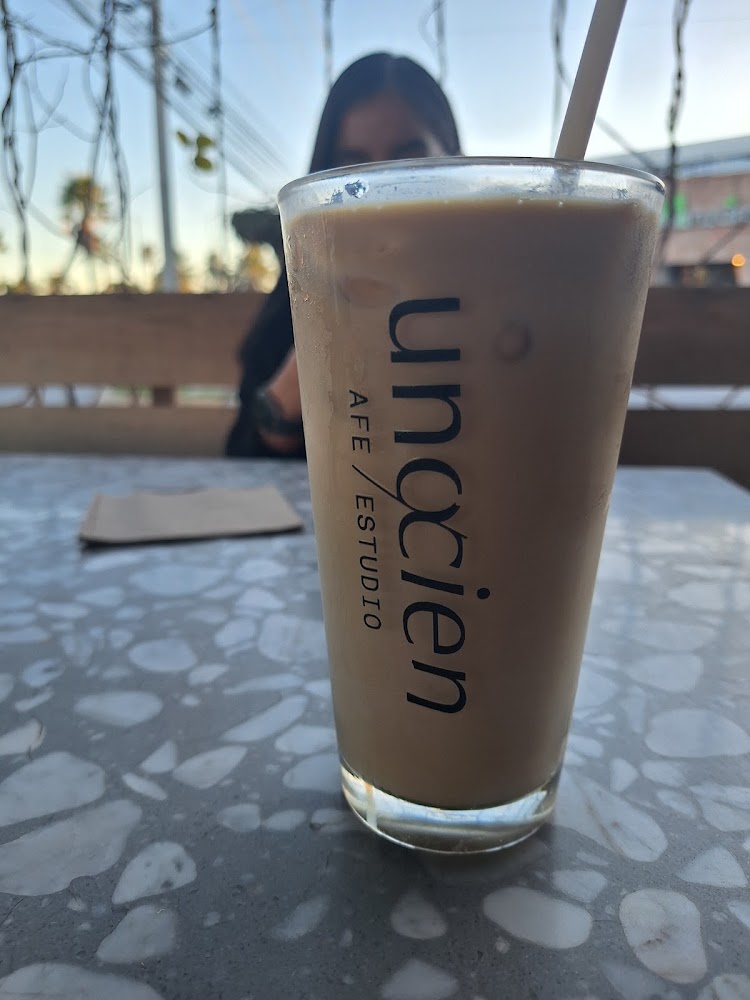 Uno/Cien Café Estudio