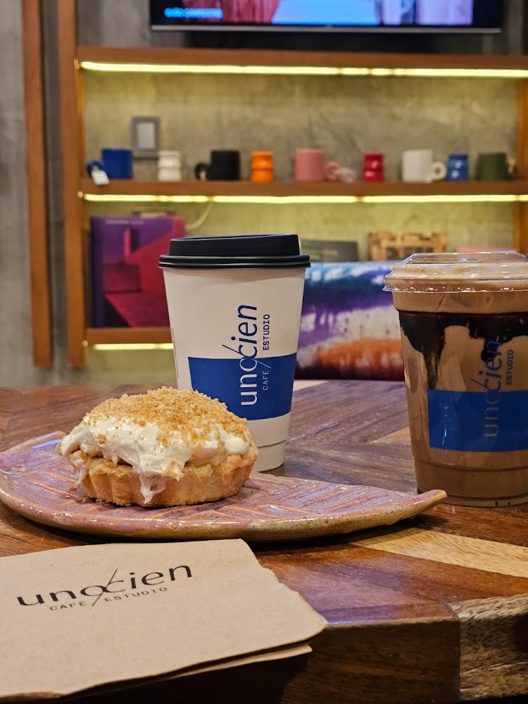 Uno/Cien Café Estudio