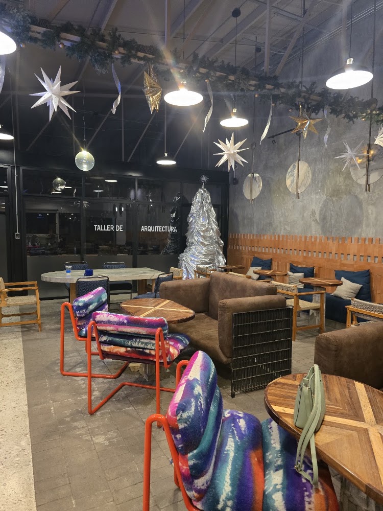 Uno/Cien Café Estudio