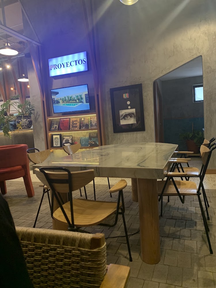 Uno/Cien Café Estudio