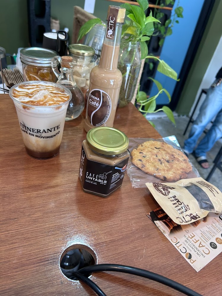 Itinerante café y Poctic