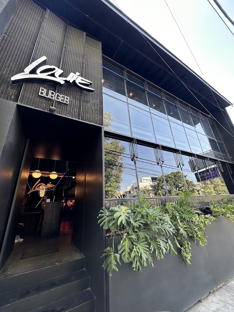 Louie Burger Providencia