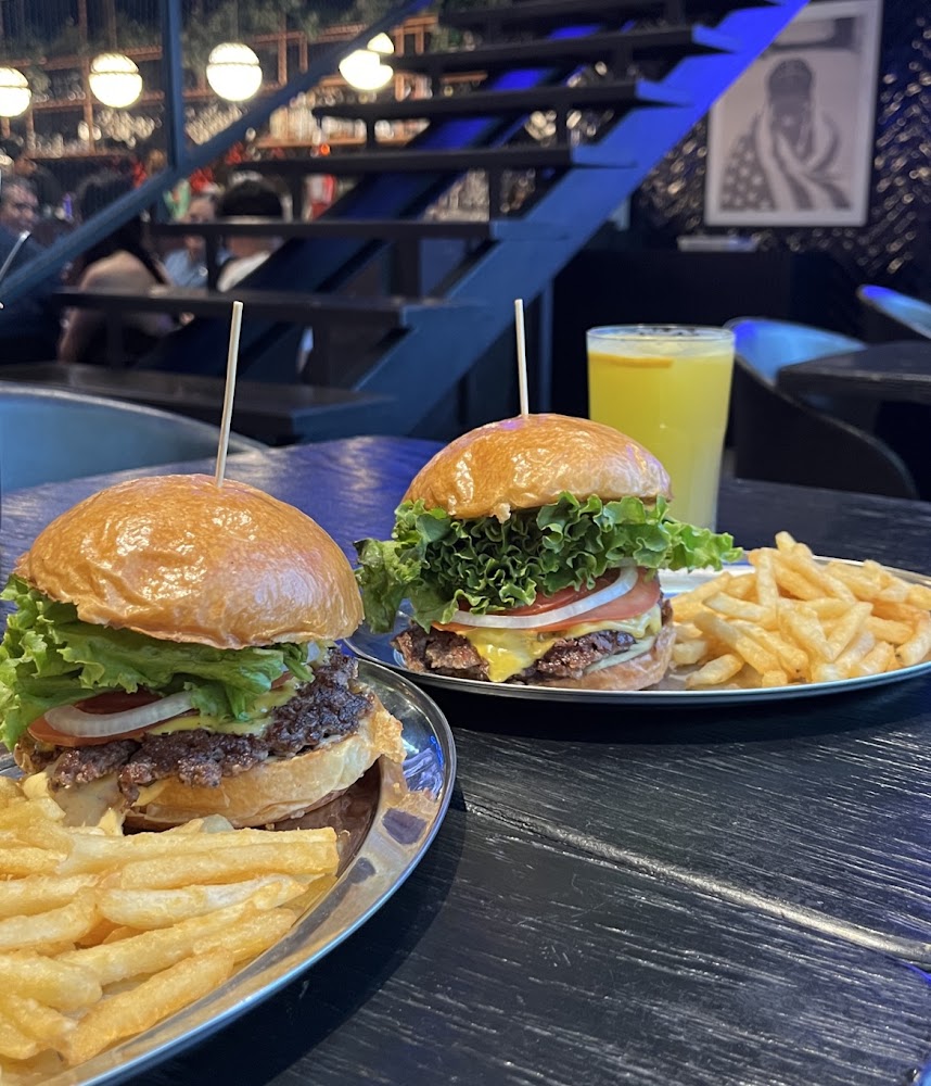 Louie Burger Providencia