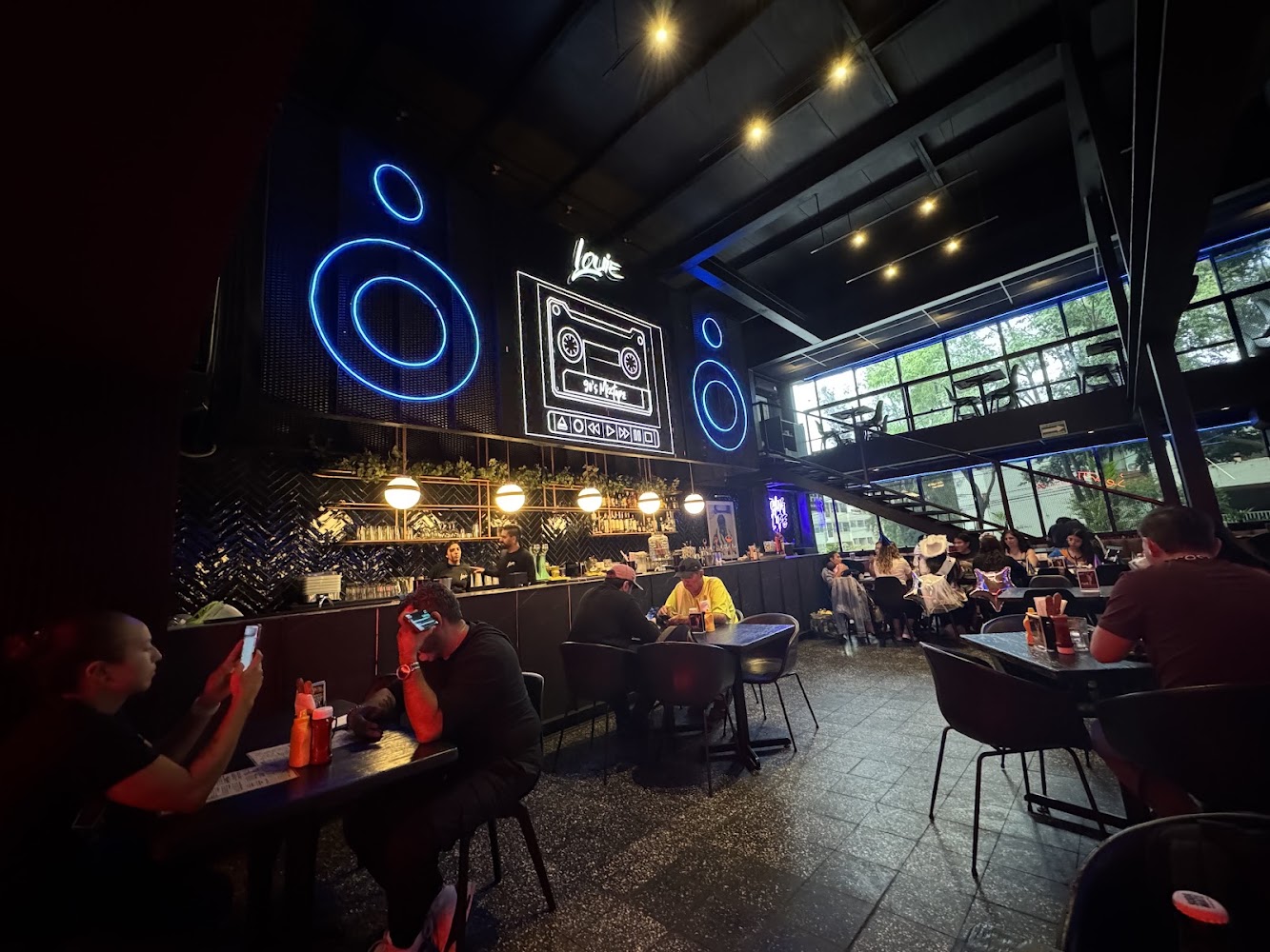 Louie Burger Providencia