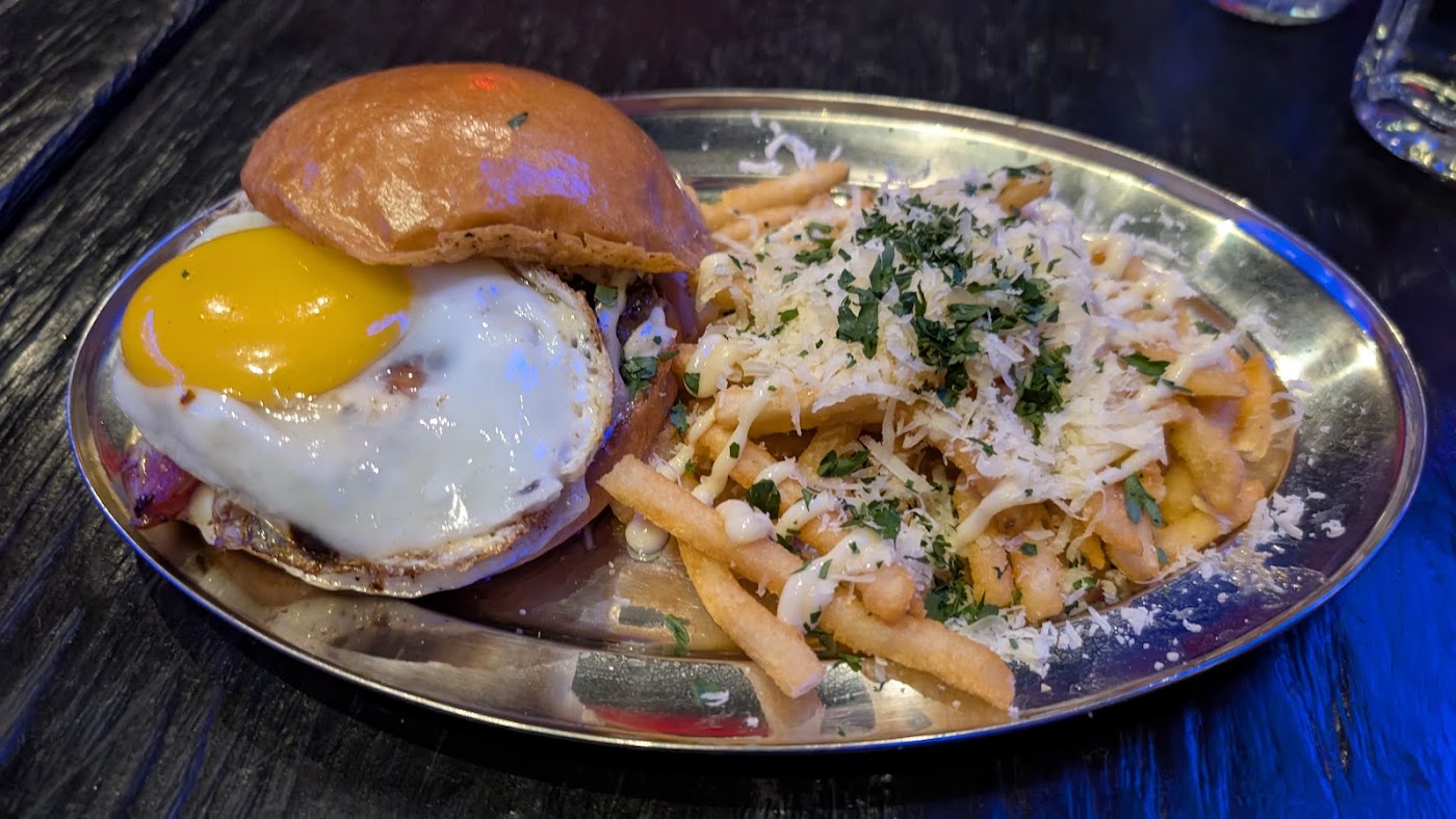 Louie Burger Providencia