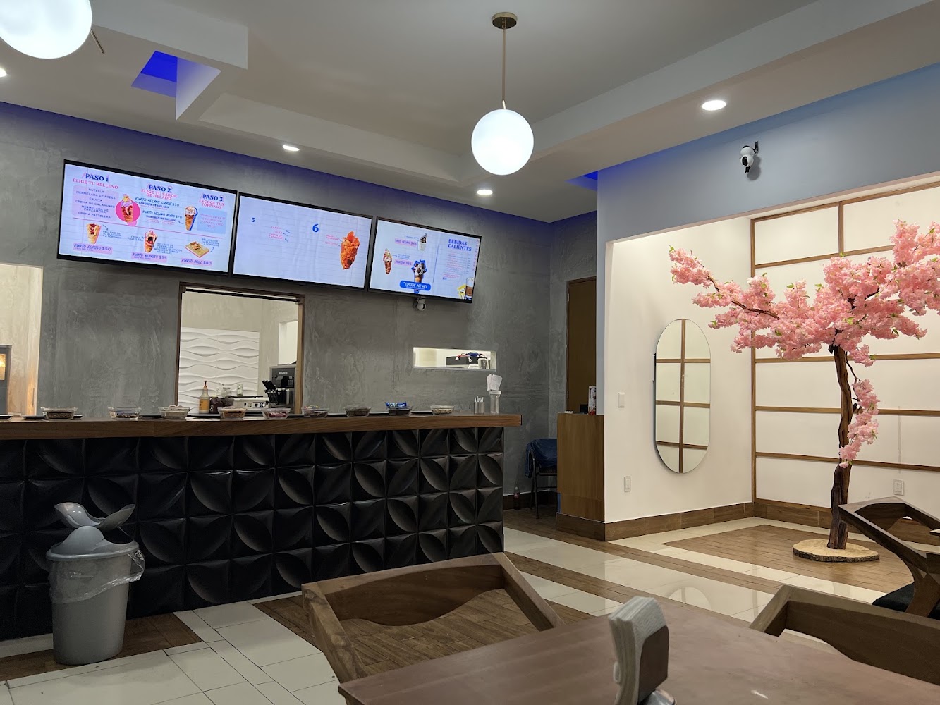 Tobiko nigiri room