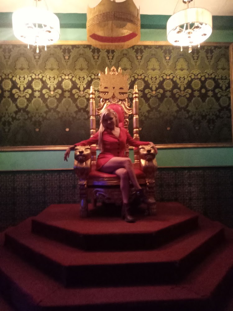 Queen Latin Club