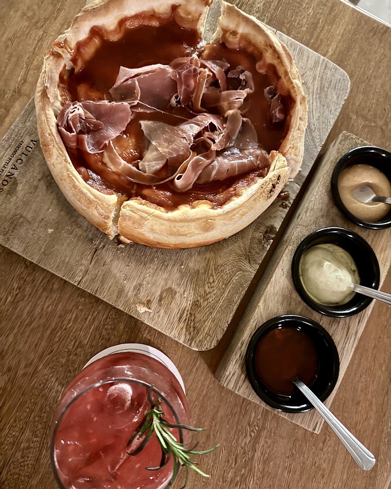 Vulcanos Chicago Style Pizza (Chapalita)