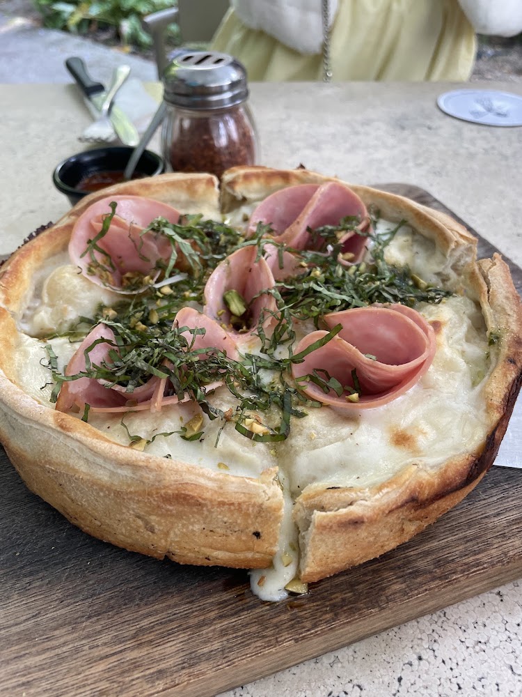 Vulcanos Chicago Style Pizza (Chapalita)