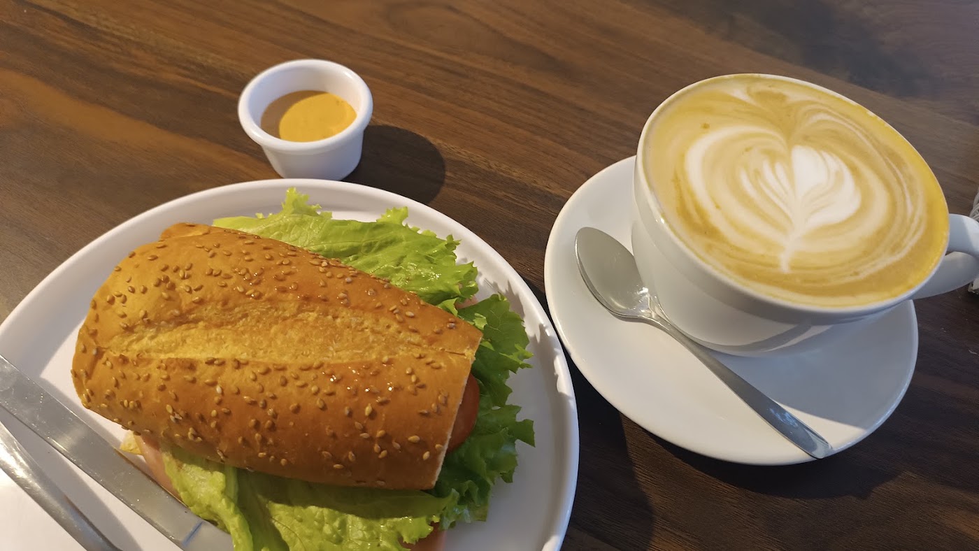 LUNARIA Panadería y Cafetería