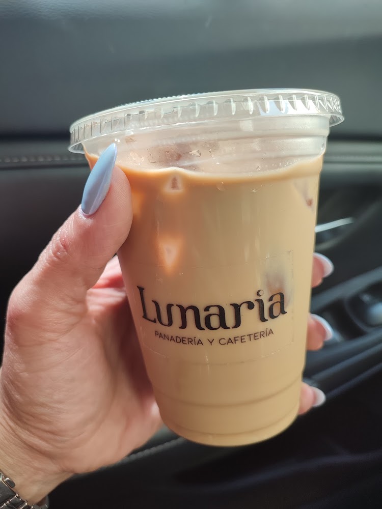 LUNARIA Panadería y Cafetería