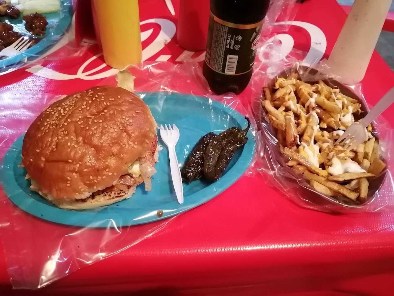 Hotdogs y Hamburguesas Los Tres Hermanos