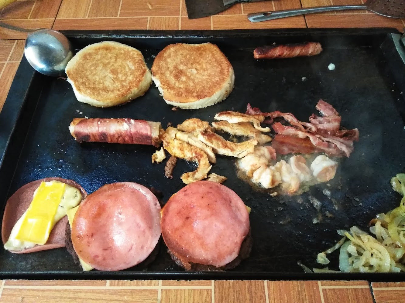 Hotdogs y Hamburguesas Los Tres Hermanos