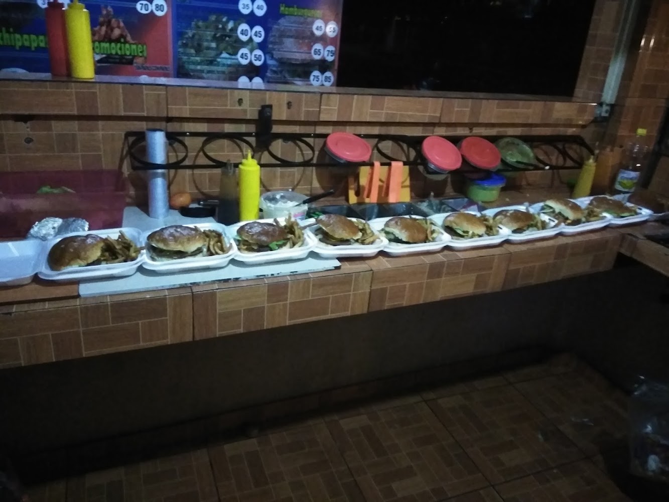 Hotdogs y Hamburguesas Los Tres Hermanos