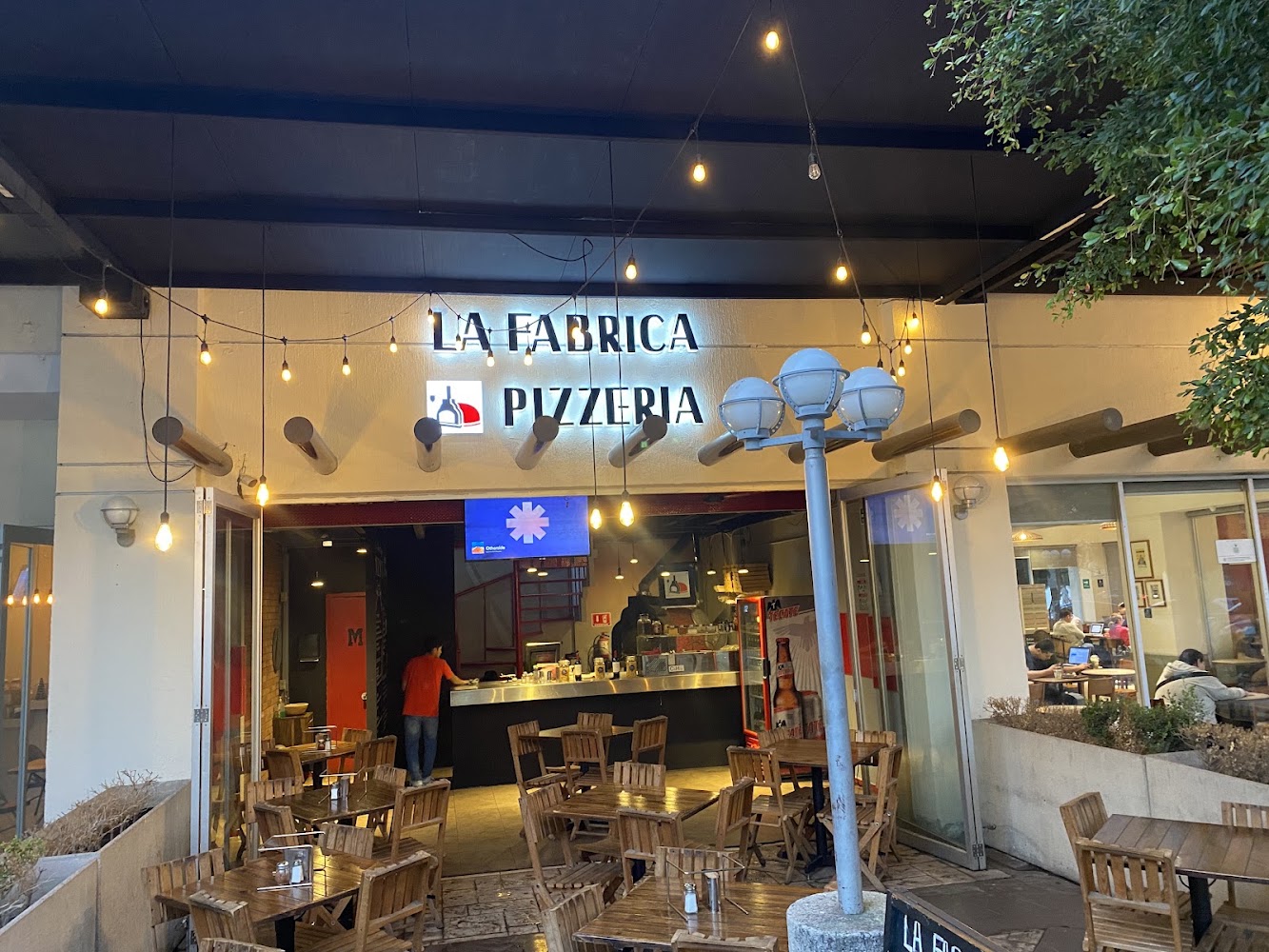 La Fábrica Pizzería Suc. Sanzio