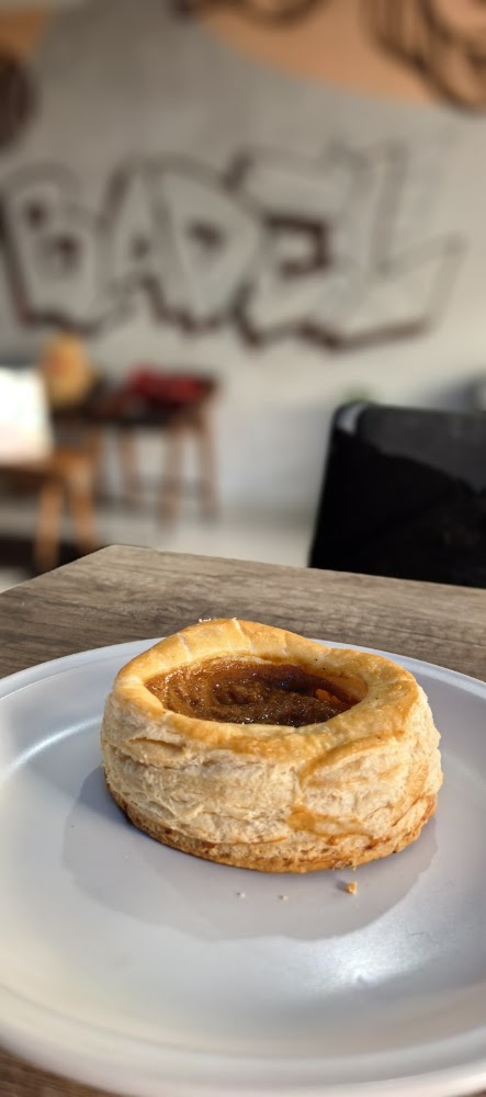 Badel · Pan y café
