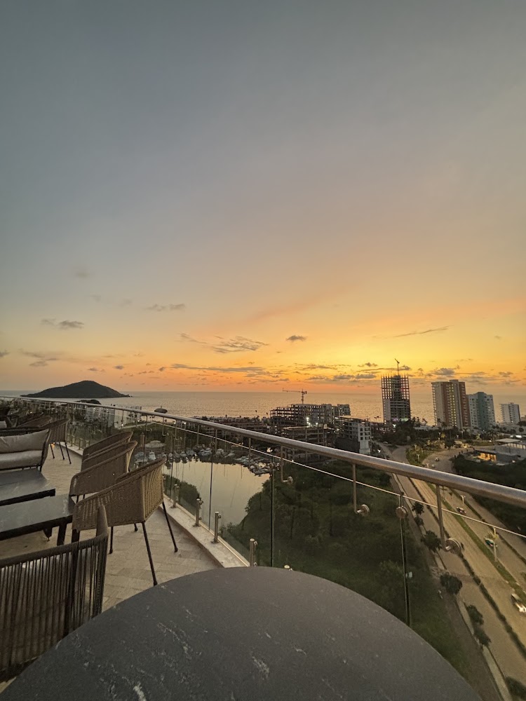 Acaxee Sky Tropic Lounge