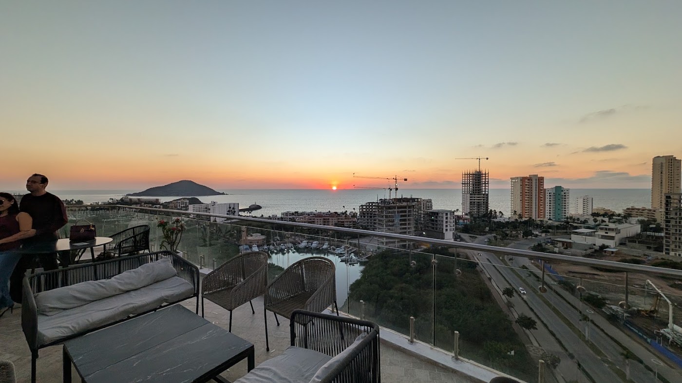 Acaxee Sky Tropic Lounge