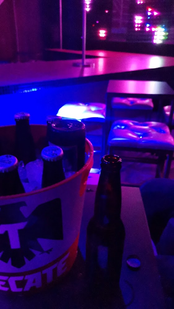 Chicas & Beer Bar