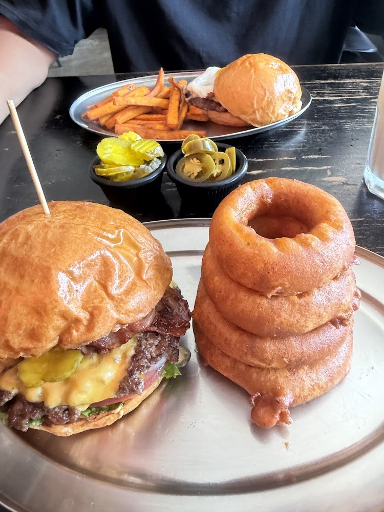Louie Burger Chapalita