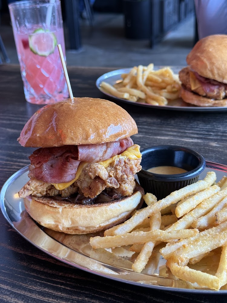 Louie Burger Chapalita