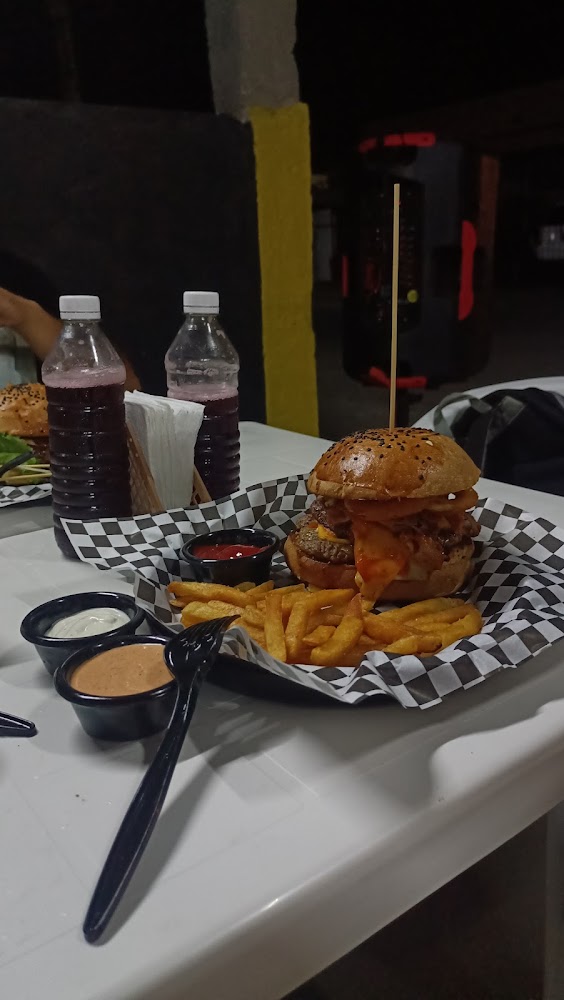 La Ofrecida Burgers & More