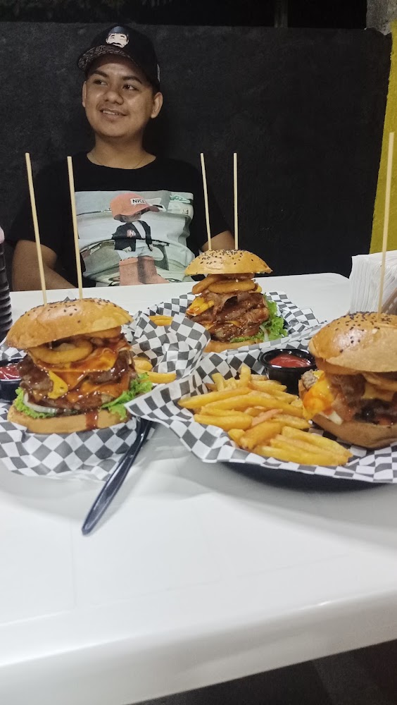 La Ofrecida Burgers & More