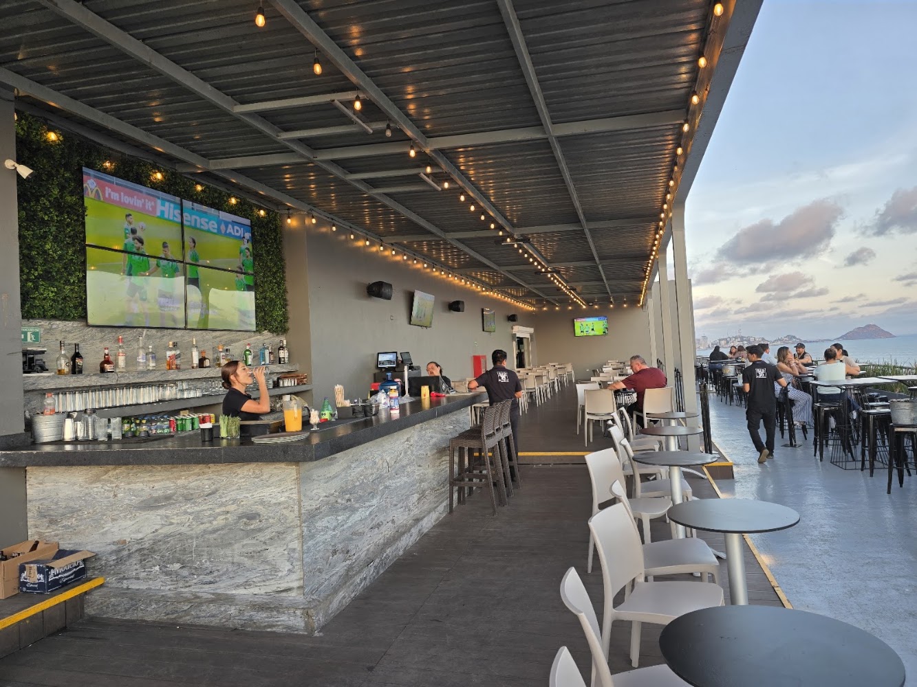 Bar 15