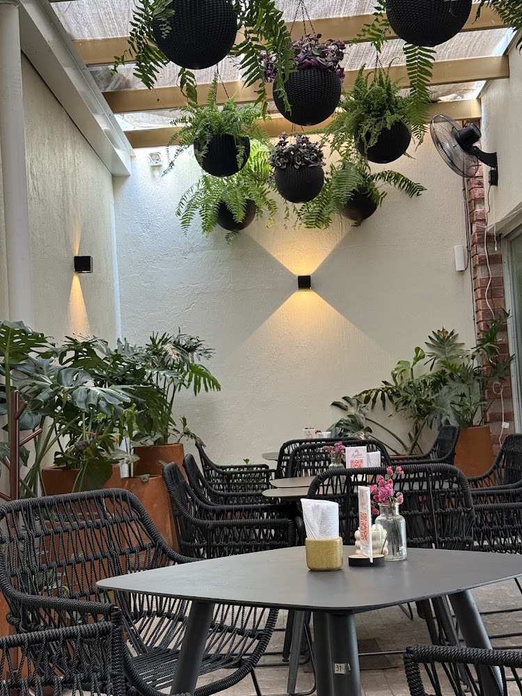Azalea Coffee & Bakery
