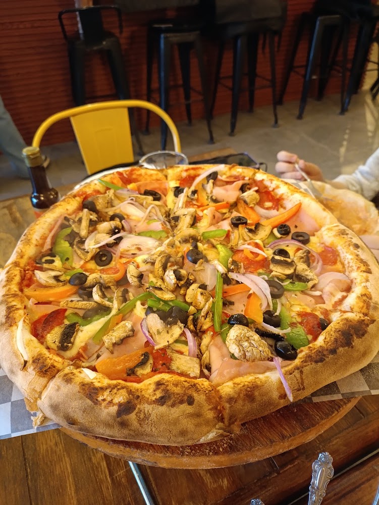 Di Napoli Pizza Estilo Napolitana