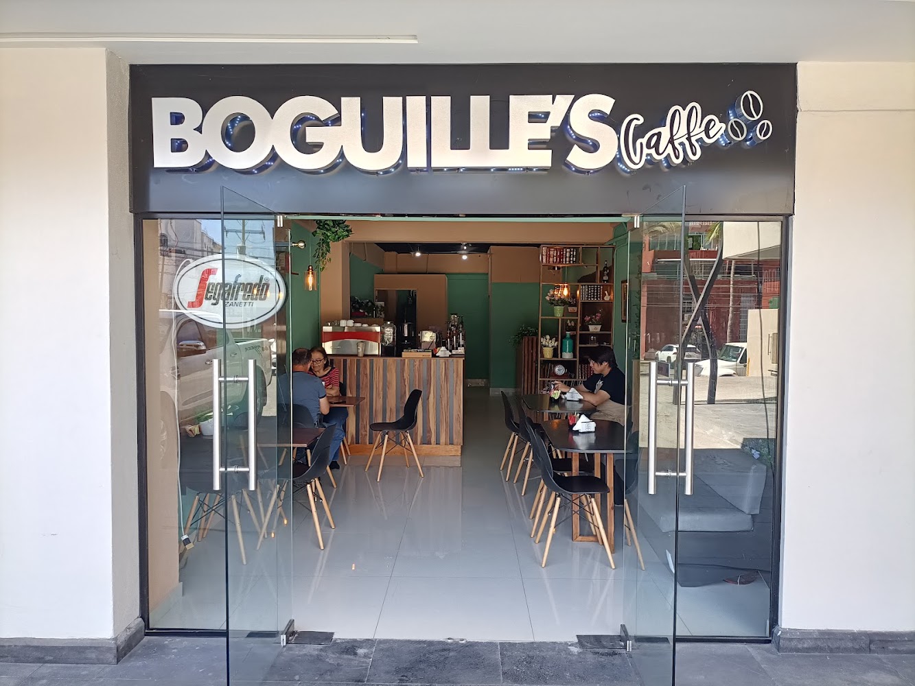 Boguilles Café