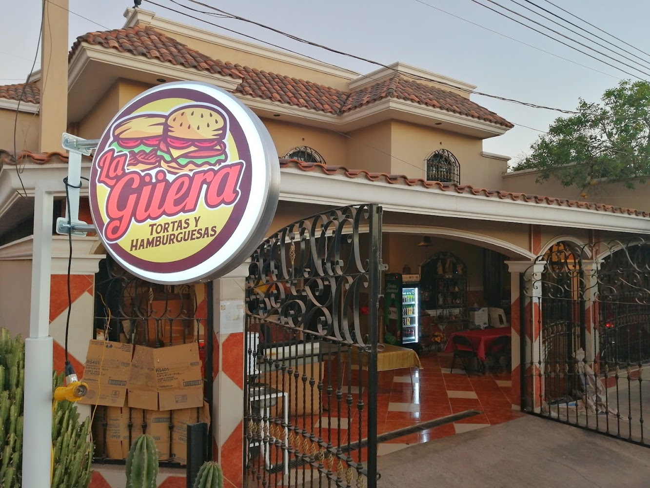 "La Güera" Tortas y Hamburguesas