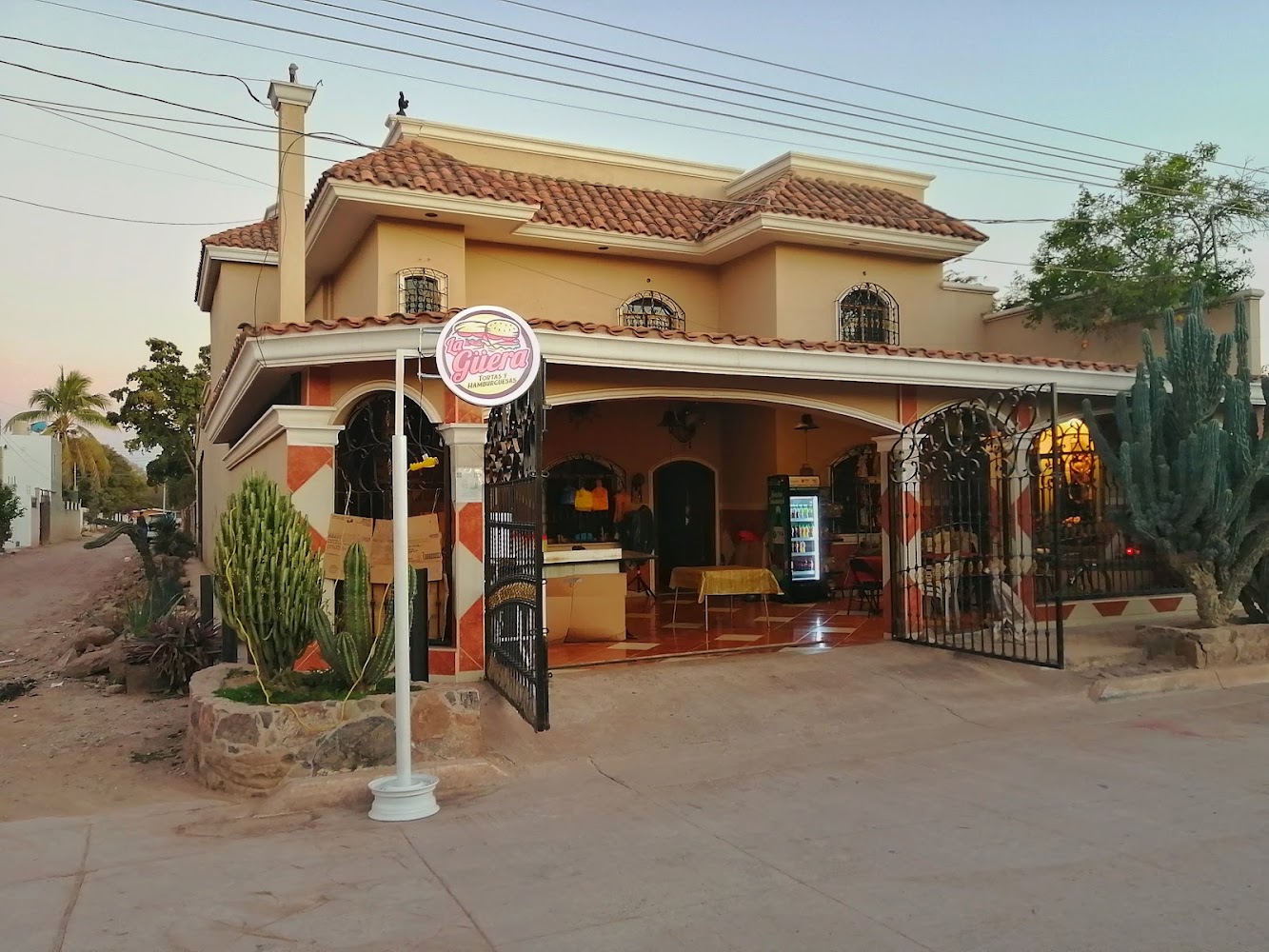 "La Güera" Tortas y Hamburguesas