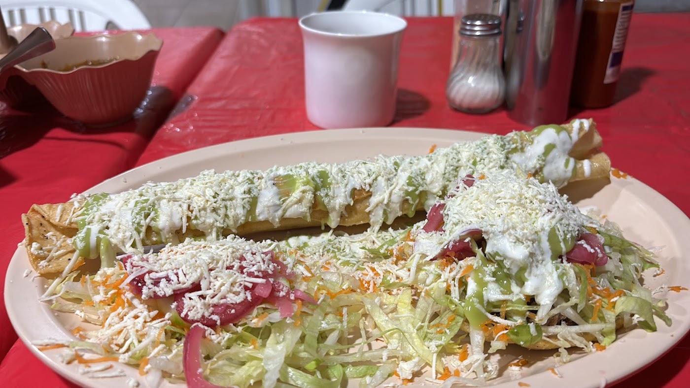 Las Paisas · Cenaduria Lm