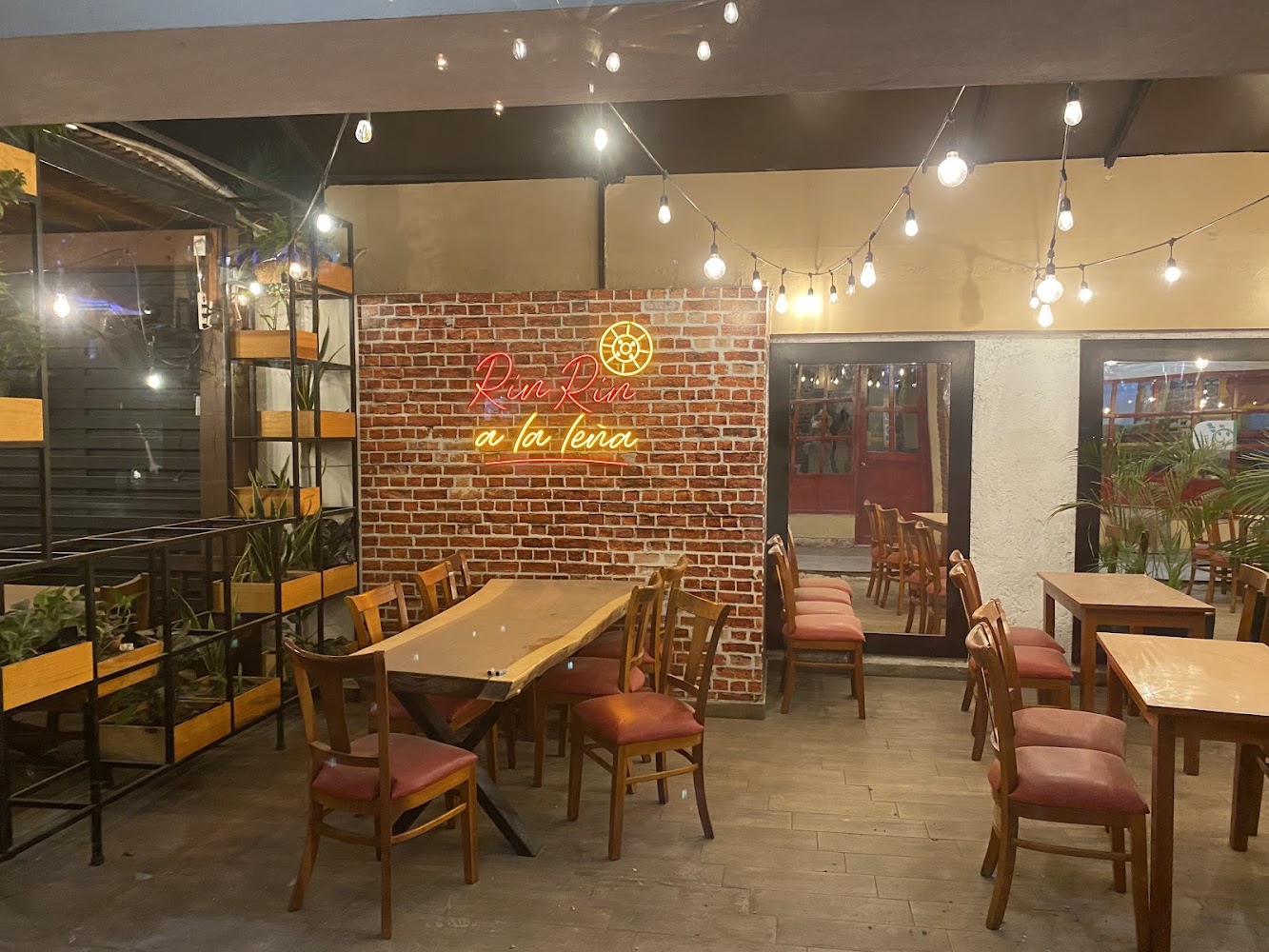 RRinos Pizza a la Leña & Bar-Zona Dorada
