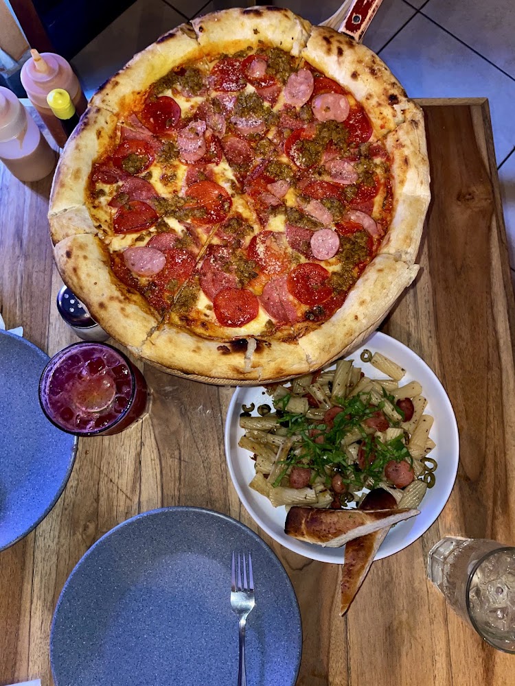 RRinos Pizza a la Leña & Bar-Zona Dorada