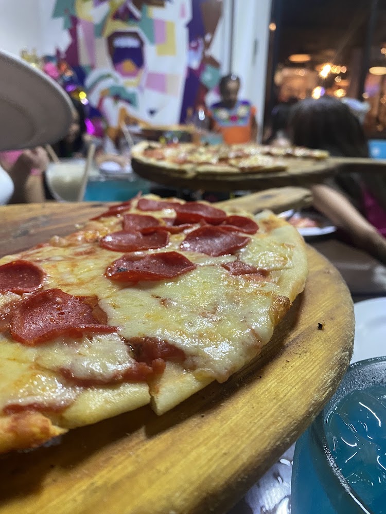 RRinos Pizza a la Leña & Bar-Zona Dorada