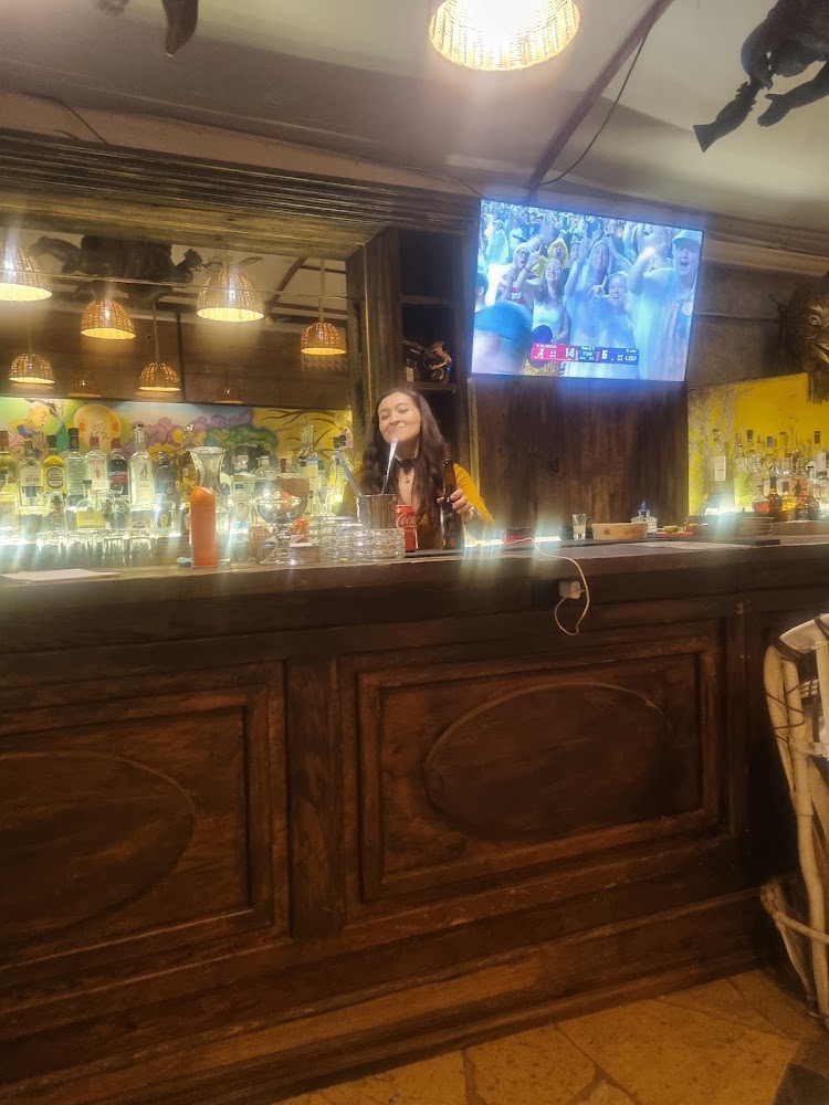 Un Mundo Raro CANTINA