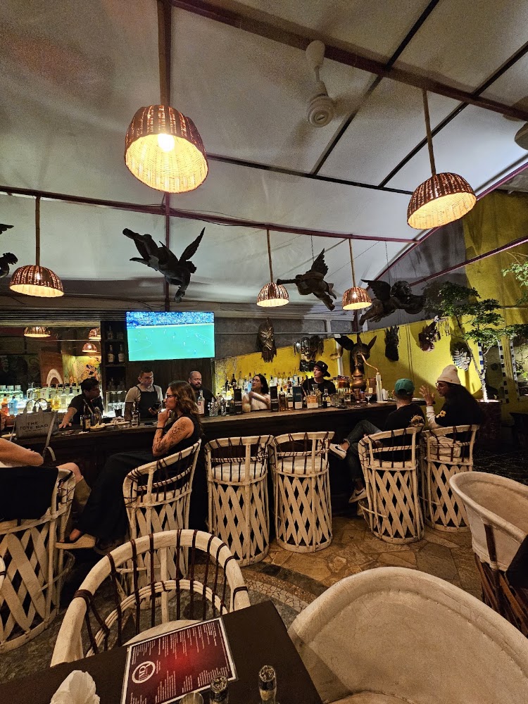 Un Mundo Raro CANTINA