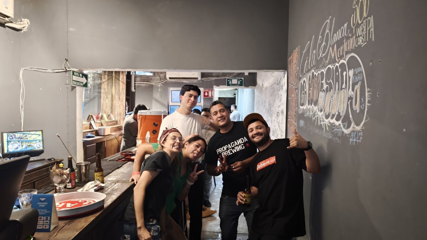 Un Mundo Raro CANTINA