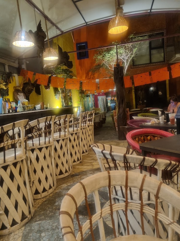 Un Mundo Raro CANTINA