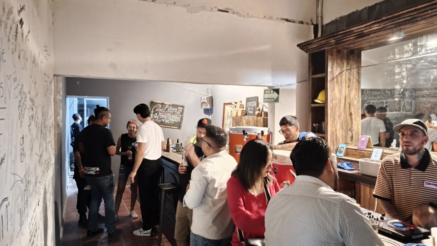 Un Mundo Raro CANTINA