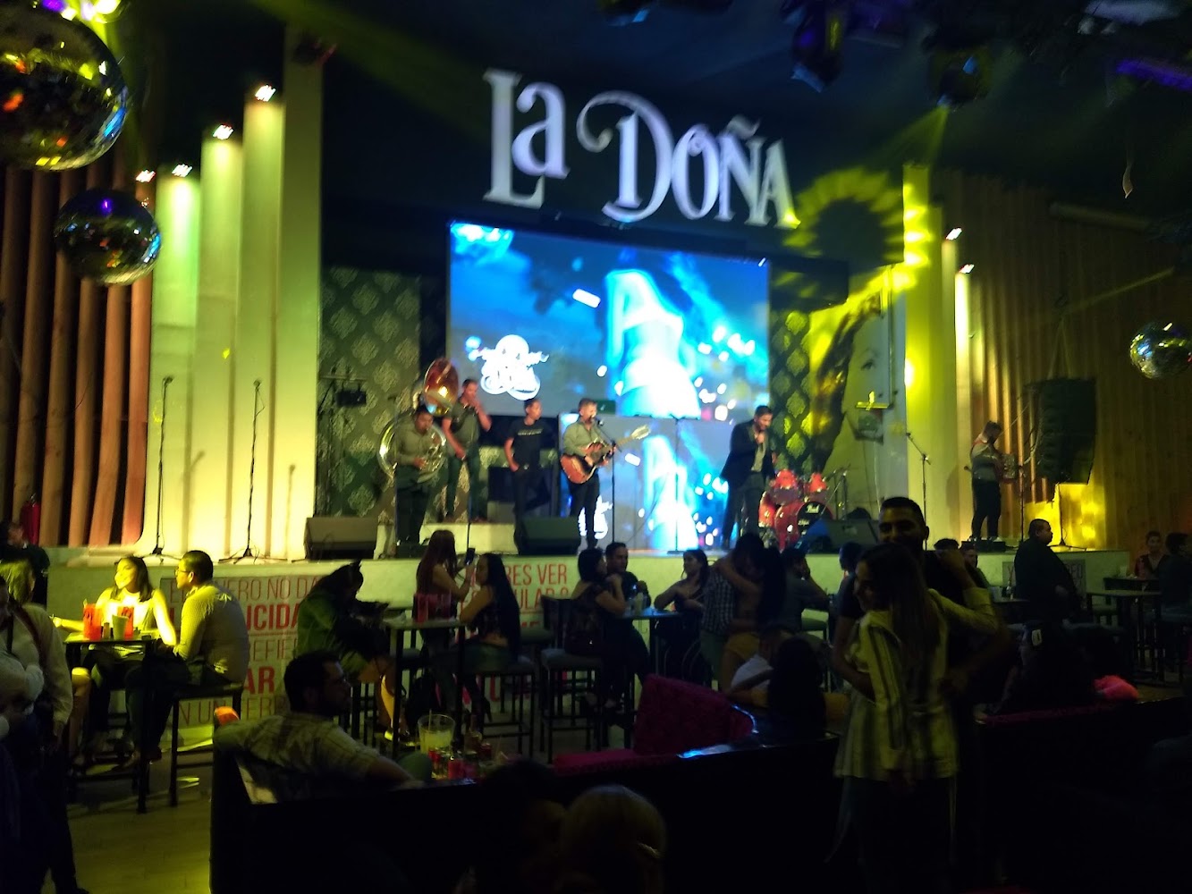 La Doña Antro & Banda